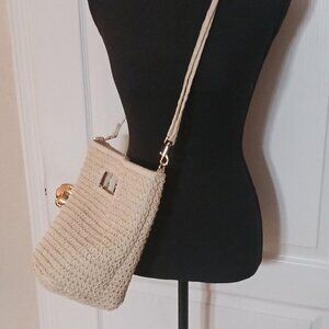 Great Condition Universal Thread Crossbody Purse